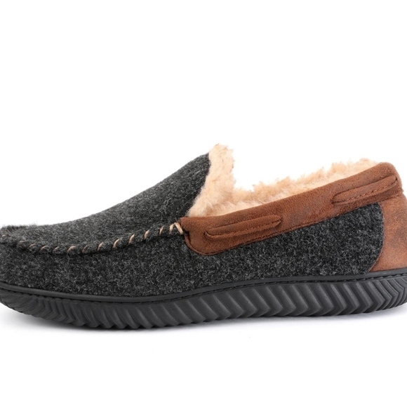 NEW! Slippers house shoes size 9!Dark grey machine washable warm winter casual - Picture 2 of 5